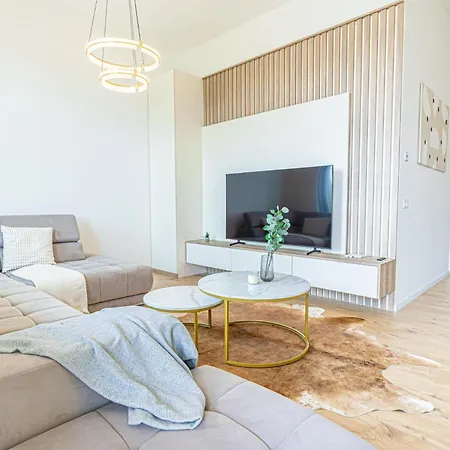 Fancy 2br & 1lr Panoramic Sky View *