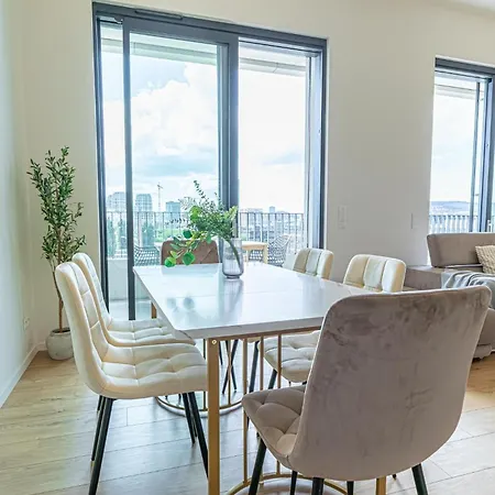 Fancy 2br & 1lr Panoramic Sky View Lägenhet Bratislava