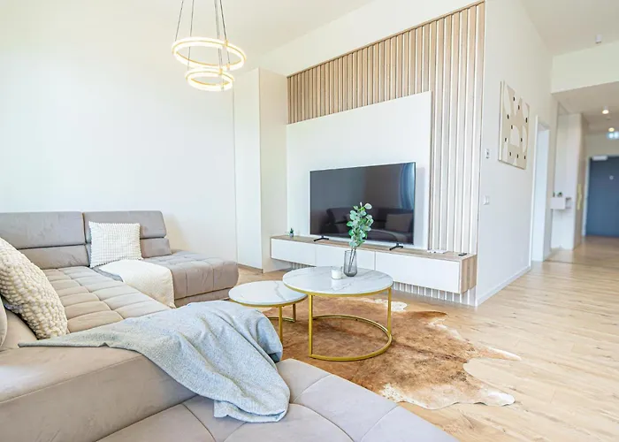 Fancy 2br & 1lr Panoramic Sky View *