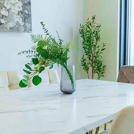 Appartement Fancy 2br & 1lr Panoramic Sky View